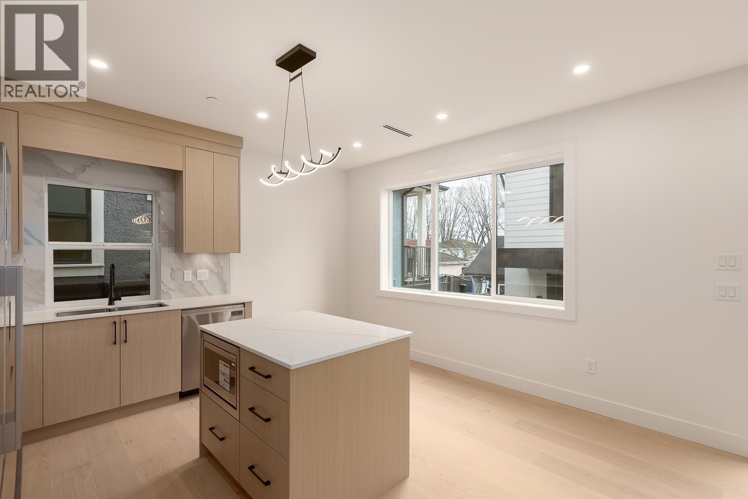 2 3508 E PENDER STREET, Vancouver