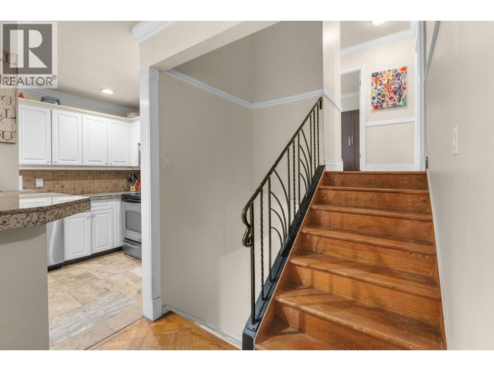 966 DUNDONALD DRIVE, Port Moody