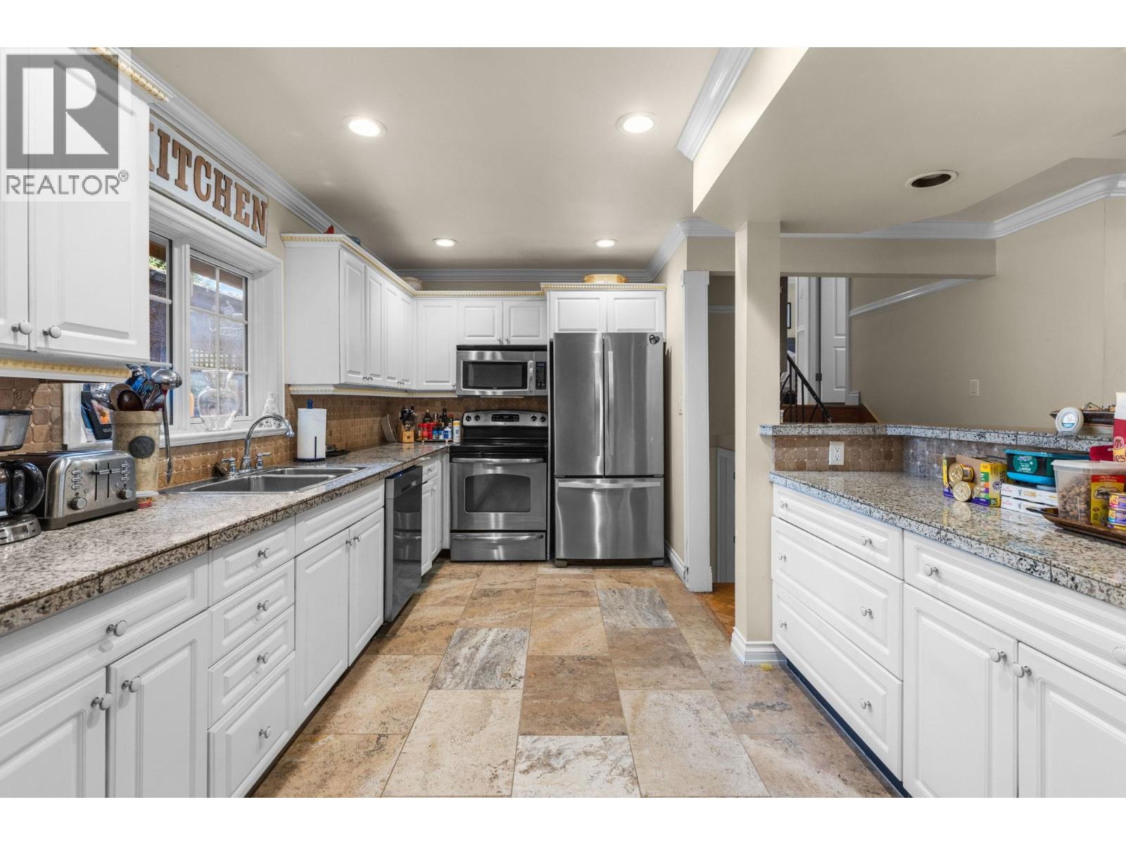 966 DUNDONALD DRIVE, Port Moody