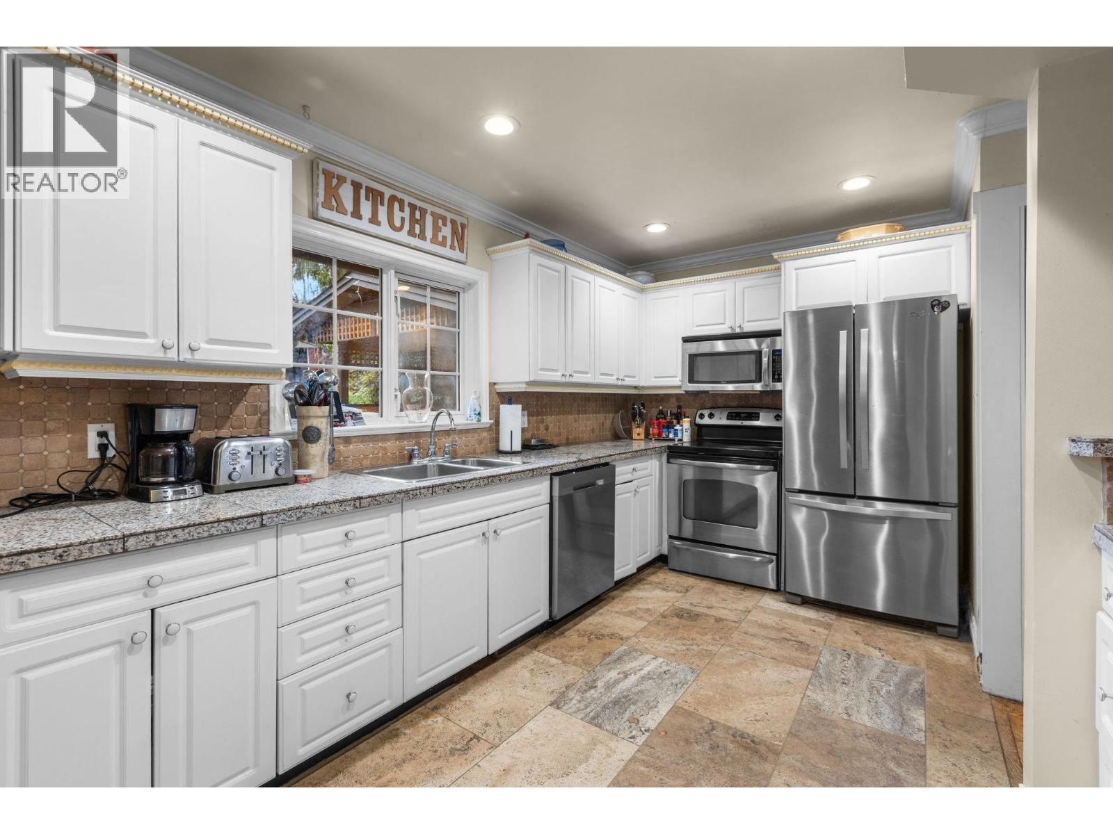 966 DUNDONALD DRIVE, Port Moody