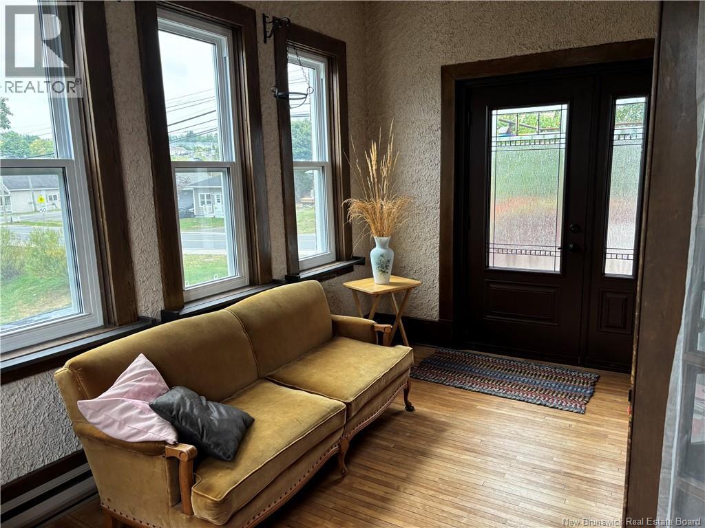 157 Renfrew - 9