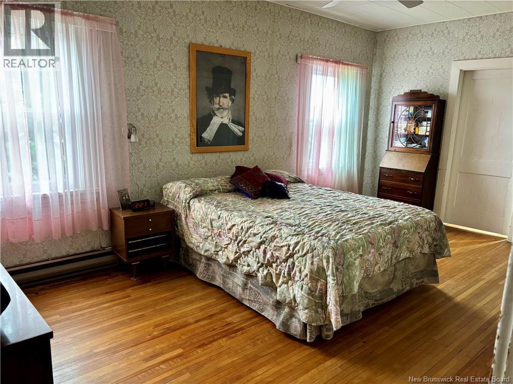 157 Renfrew - 19