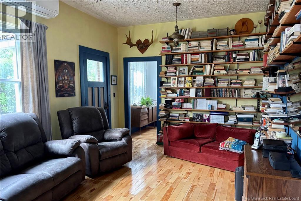 157 Renfrew - 15