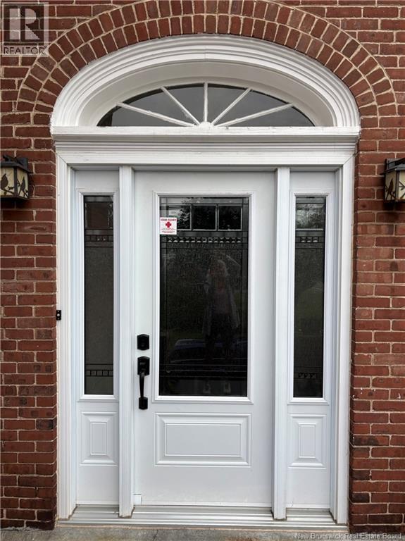 157 Renfrew - 10