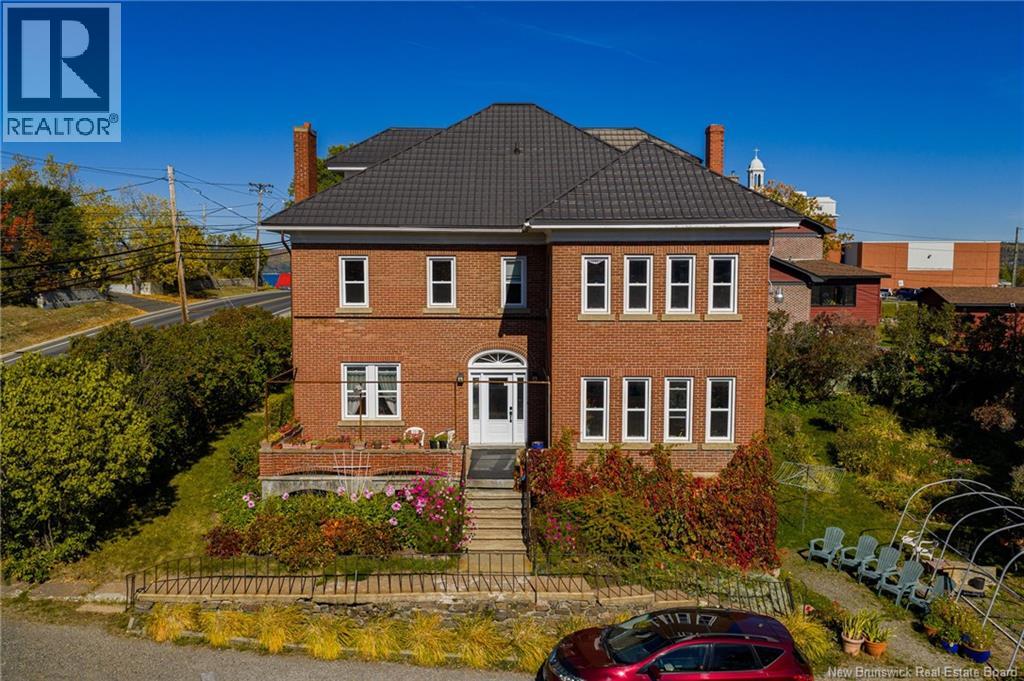 157 Renfrew - 34