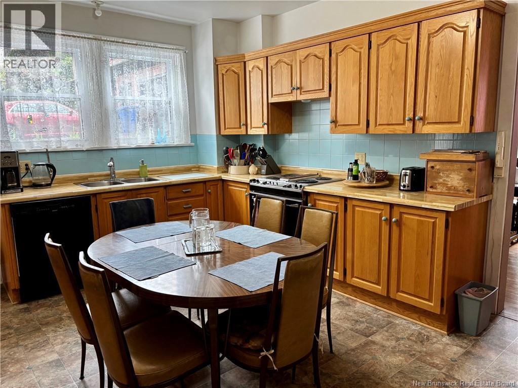 157 Renfrew - 12