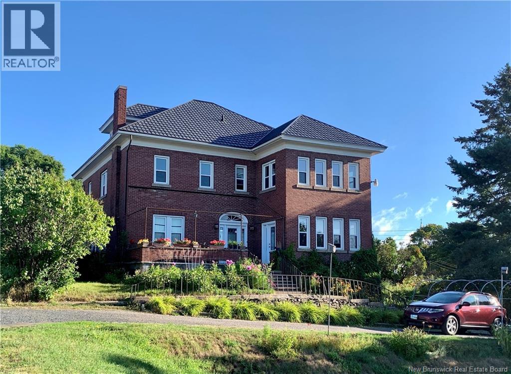 157 Renfrew - 2