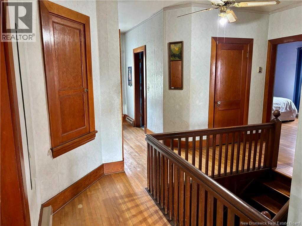 157 Renfrew - 18