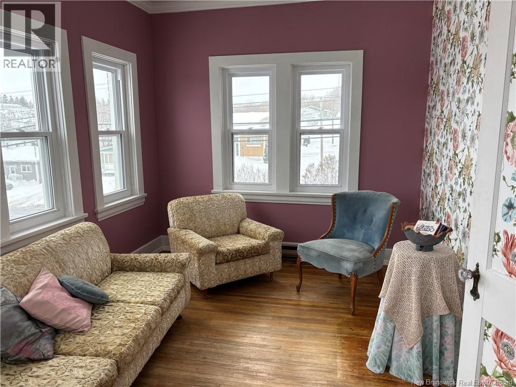 157 Renfrew - 20