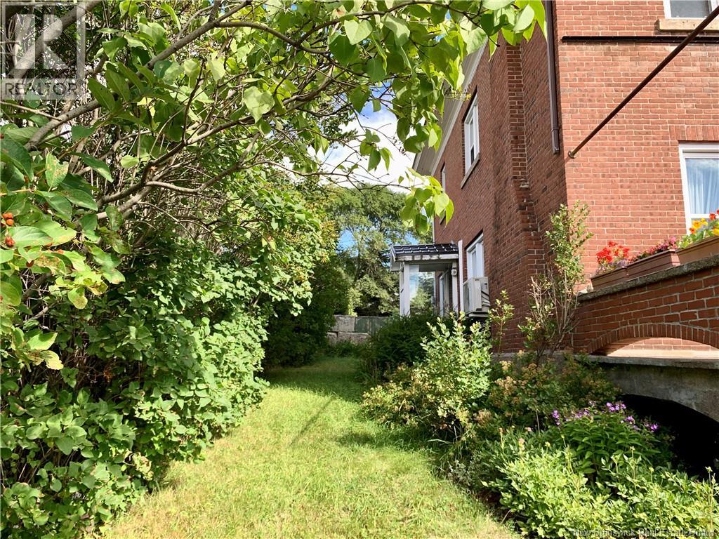 157 Renfrew - 4