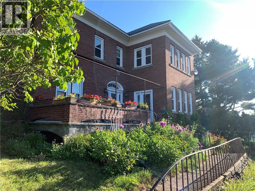 157 Renfrew - 3