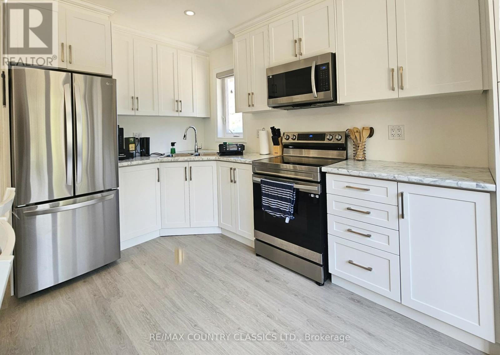 237 GRUNWALD ROAD - 14