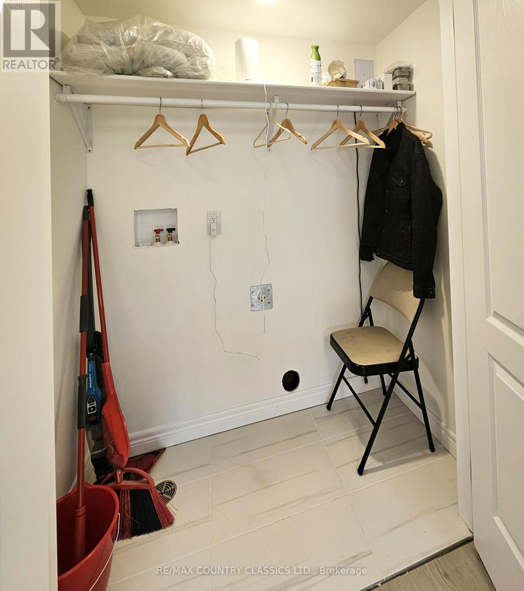 237 GRUNWALD ROAD - 25