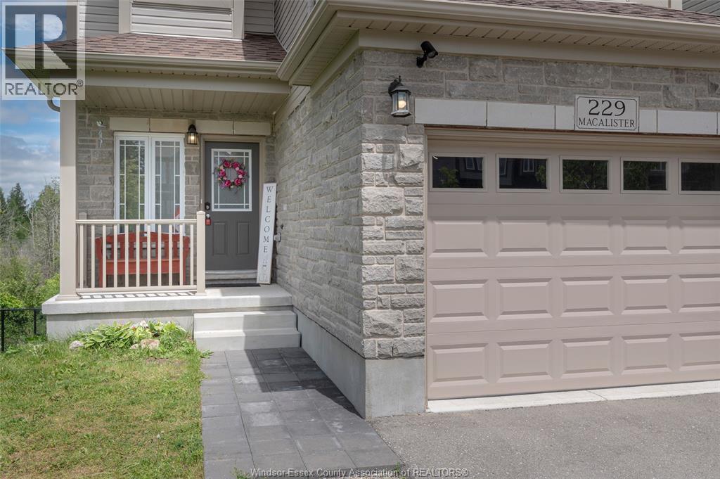 229 MACALISTER BOULEVARD - 3