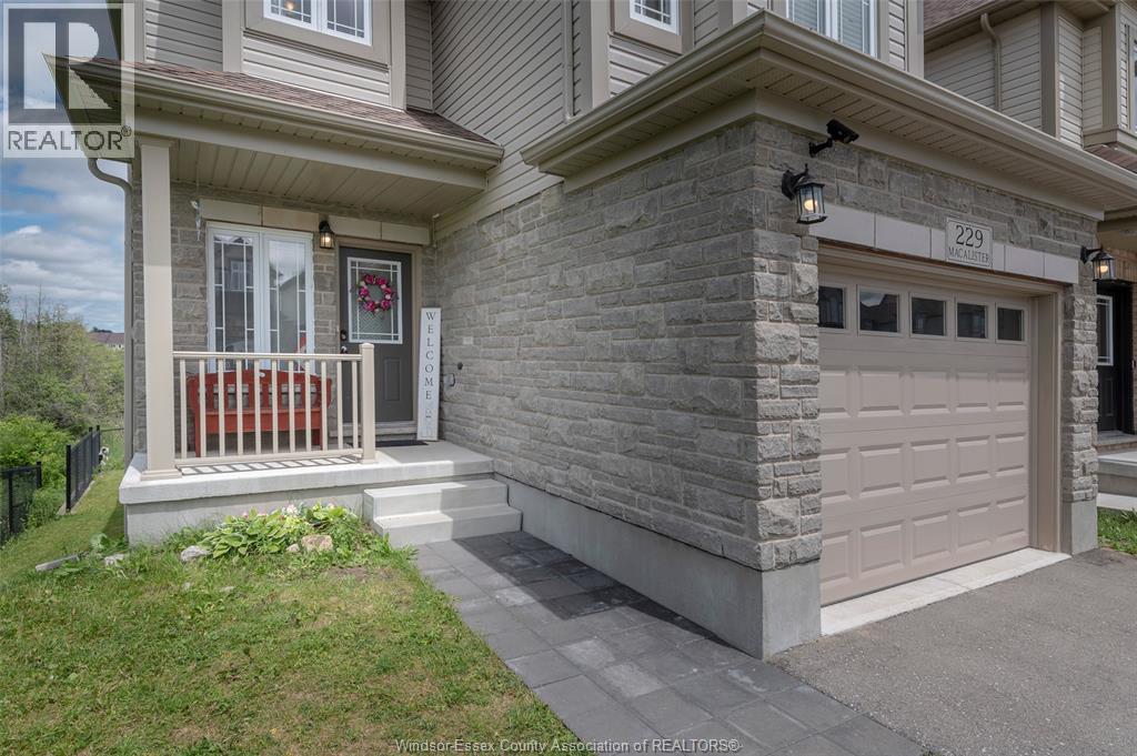 229 MACALISTER BOULEVARD - 2