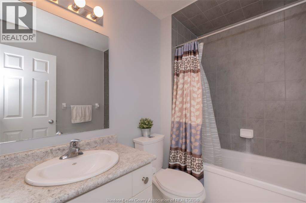 229 MACALISTER BOULEVARD - 27