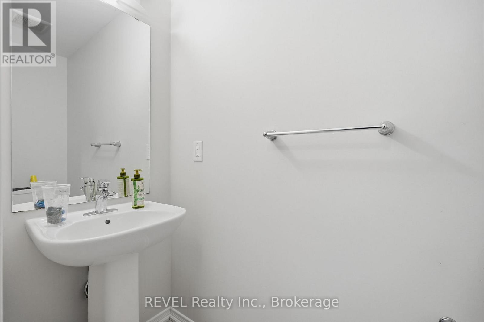 67 ESTHER CRESCENT - Photo 5 of 32, Thorold (Hurricane/Merrittville), Ontario