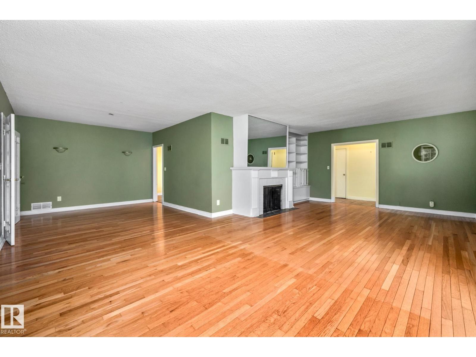 10405 GLENORA CR NW - 10