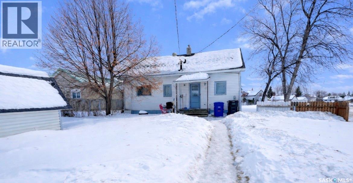 600 Maple ROAD W - Photo 3 of 21, Nipawin, Saskatchewan