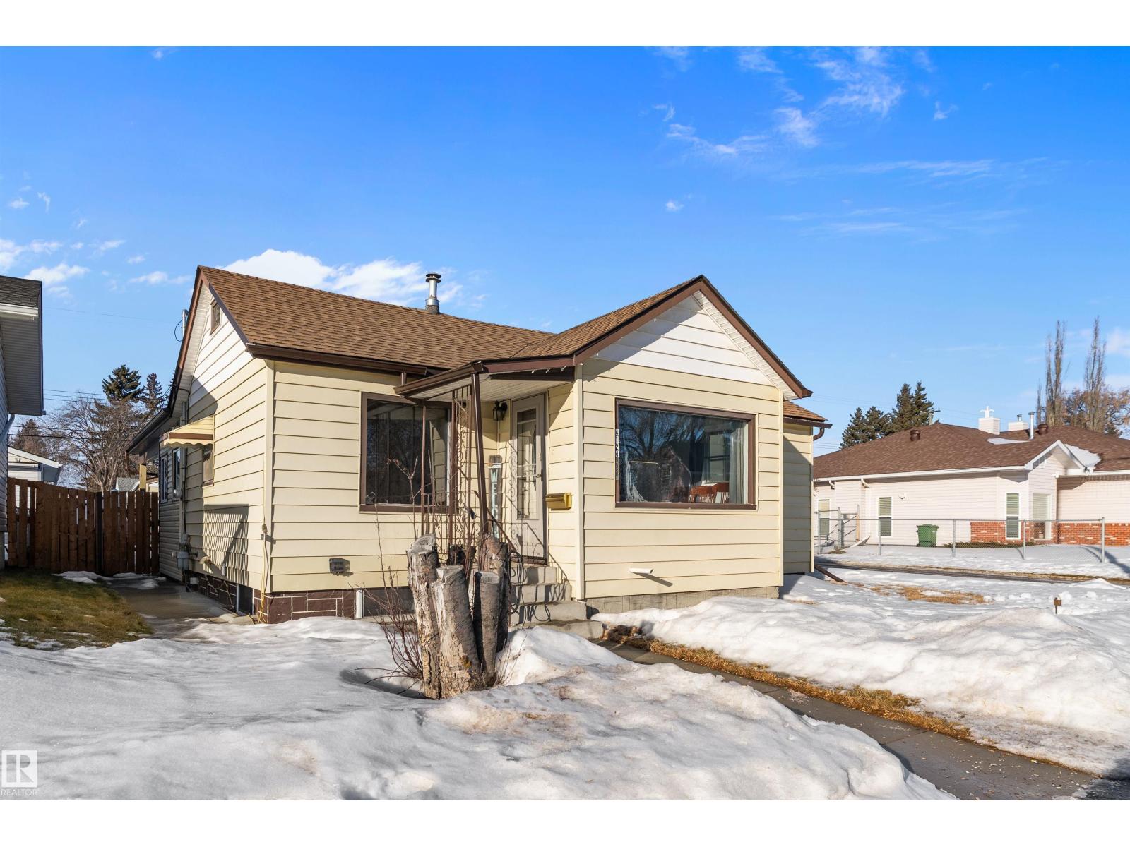 4124 53 ST - Photo 3 of 41, Wetaskiwin, Alberta