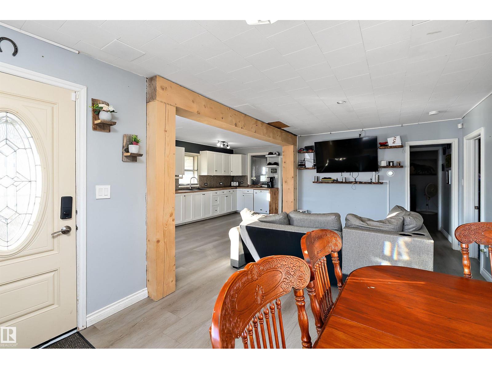 4124 53 ST - Photo 5 of 41, Wetaskiwin, Alberta