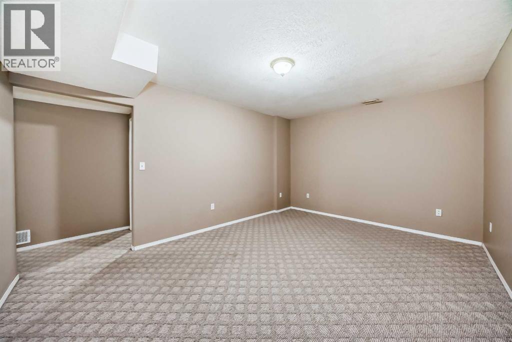 Single Family House for Sale in  Royal Birkdale Crescent NW Royal Oak Calgary 