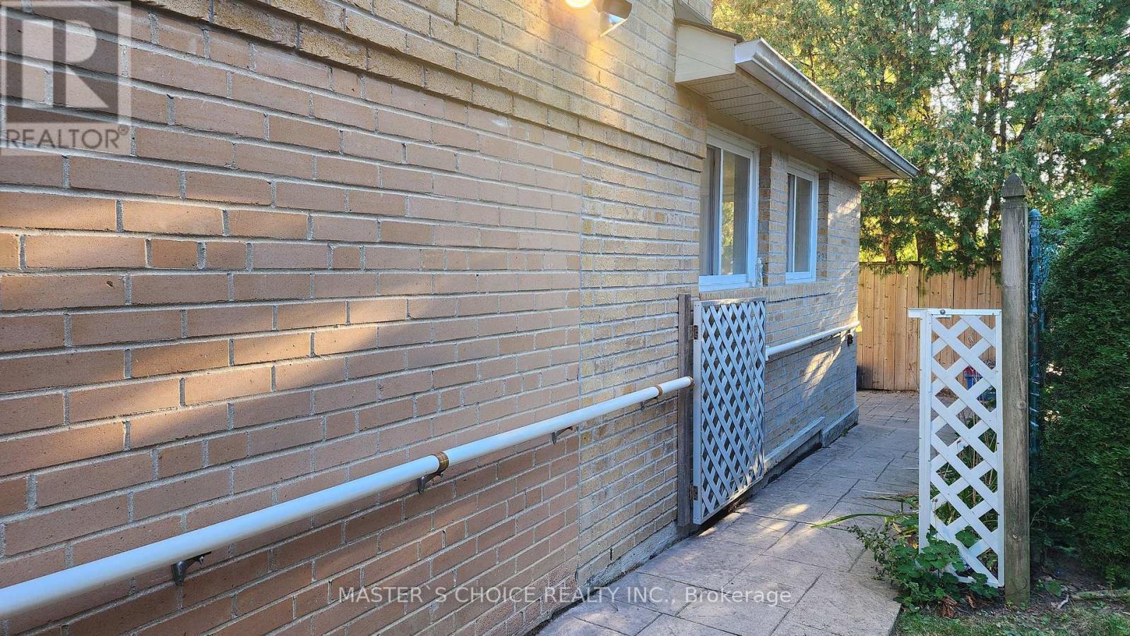 BACK UNIT - B - 6 SHASTA DRIVE - Photo 3 of 22, Vaughan (Uplands), Ontario