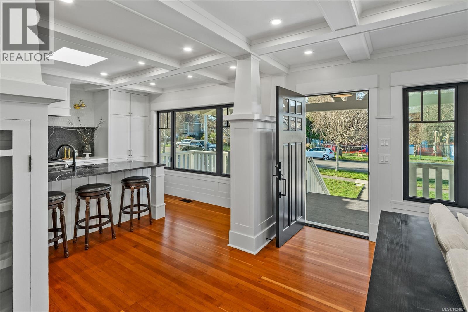  361 Arnold Avenue, Victoria