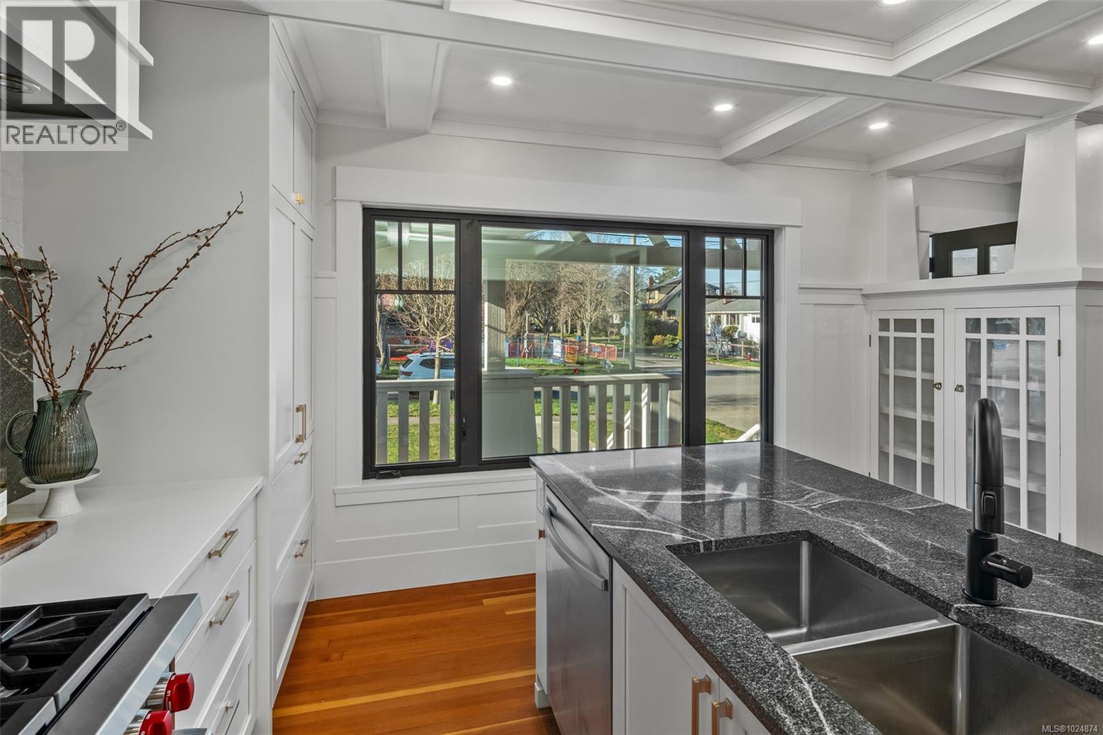  361 Arnold Avenue, Victoria