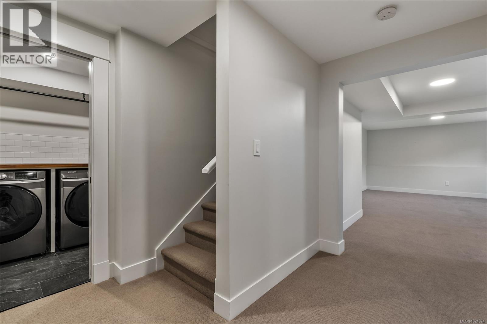  361 Arnold Avenue, Victoria