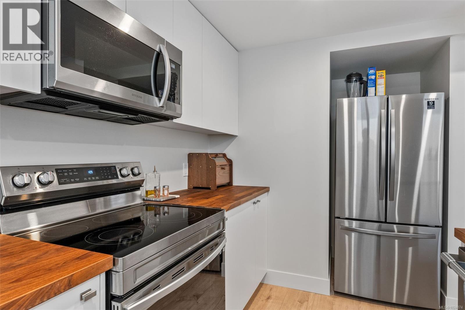  361 Arnold Avenue, Victoria