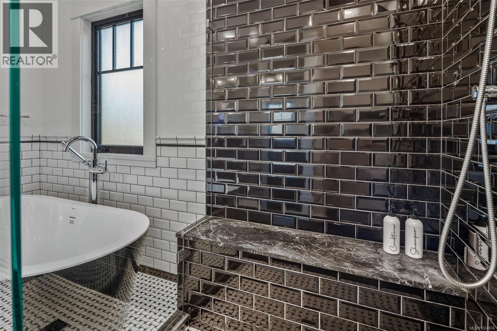  361 Arnold Avenue, Victoria