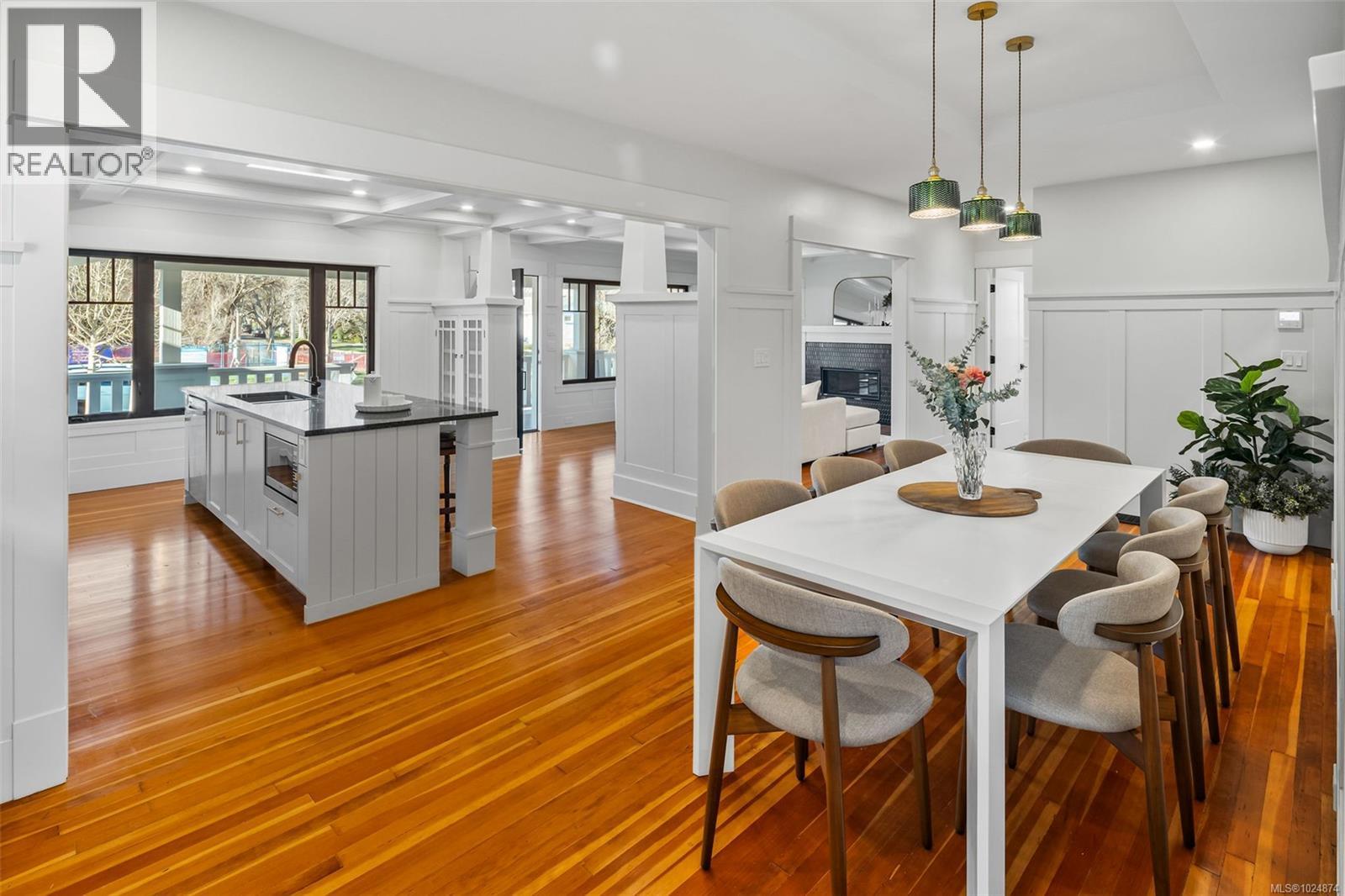  361 Arnold Avenue, Victoria