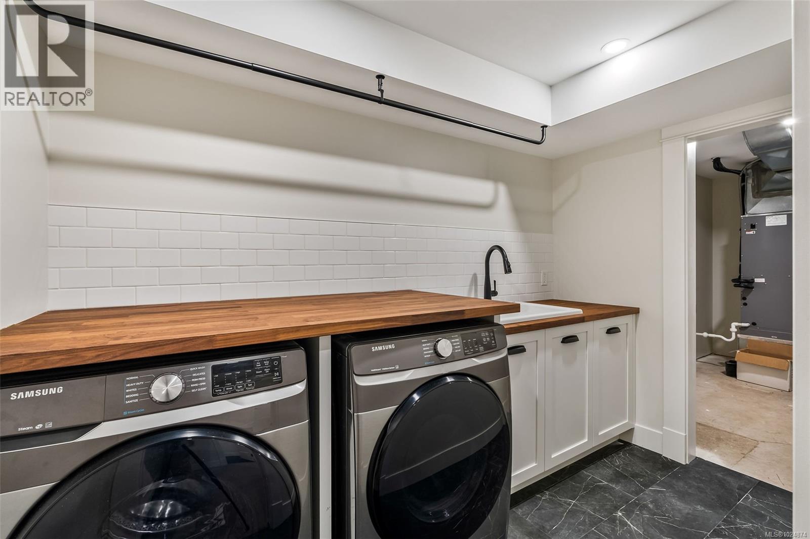  361 Arnold Avenue, Victoria