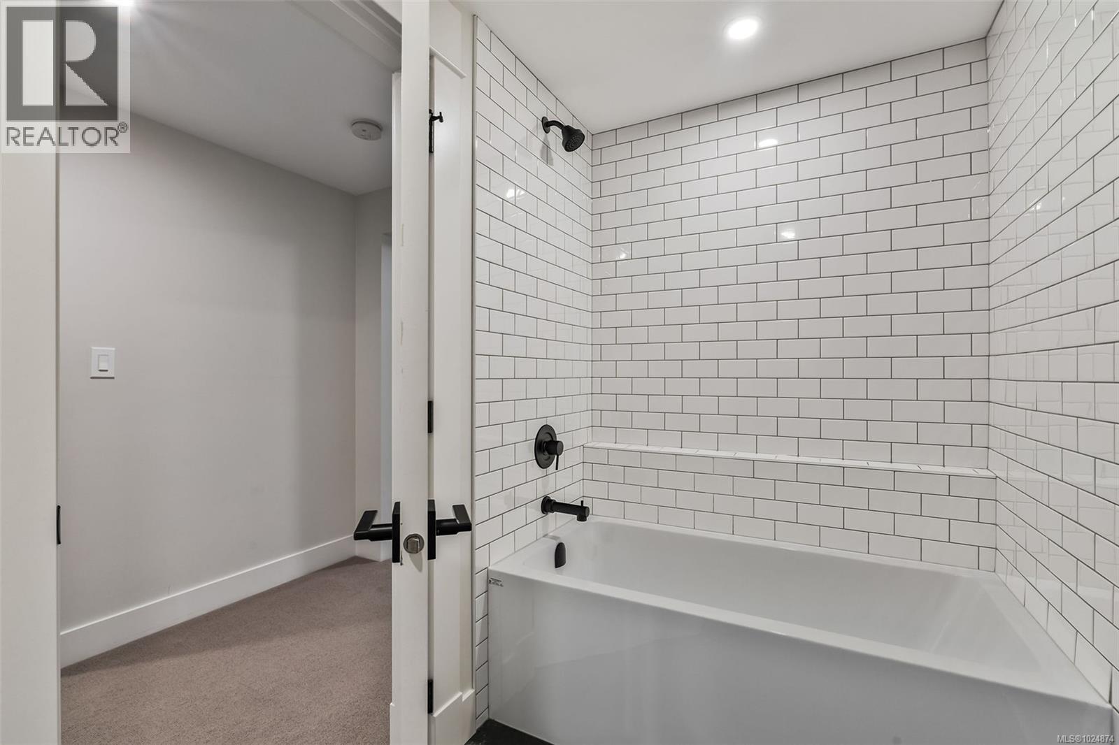  361 Arnold Avenue, Victoria