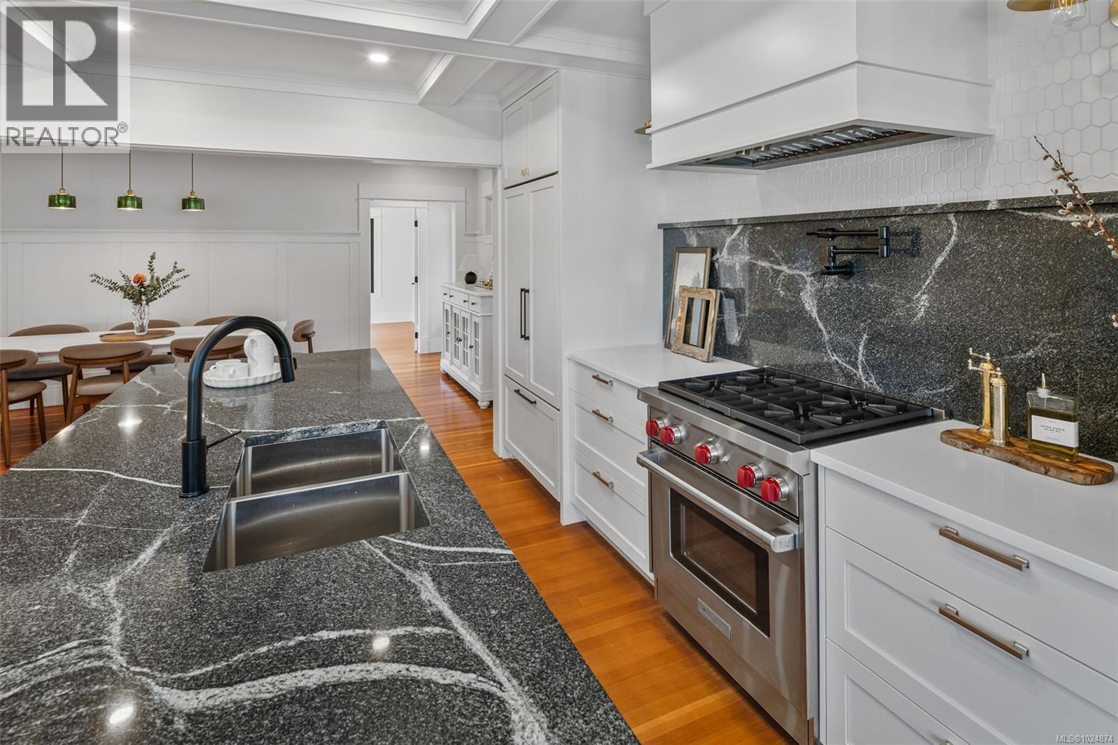  361 Arnold Avenue, Victoria