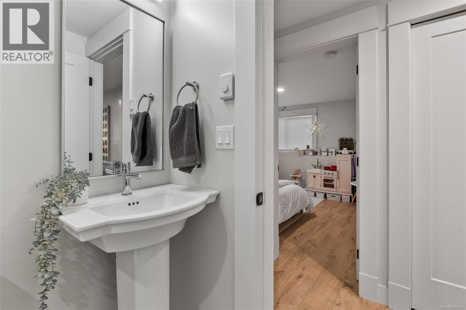  361 Arnold Avenue, Victoria