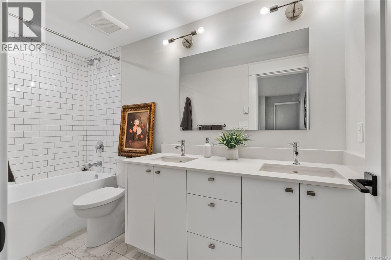  361 Arnold Avenue, Victoria