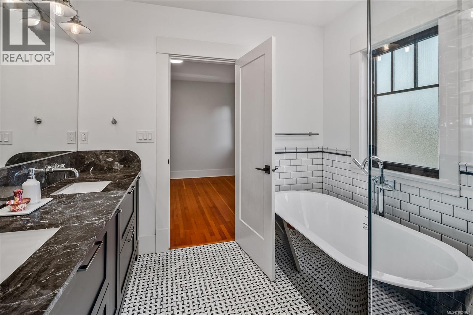  361 Arnold Avenue, Victoria