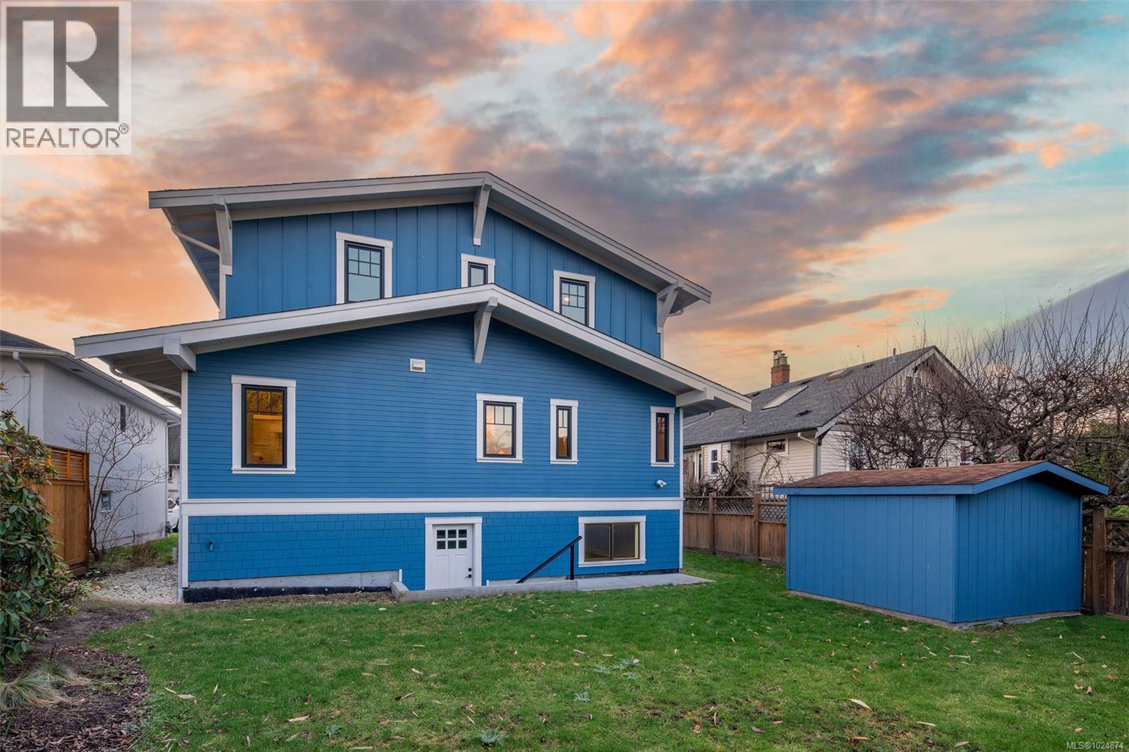  361 Arnold Avenue, Victoria