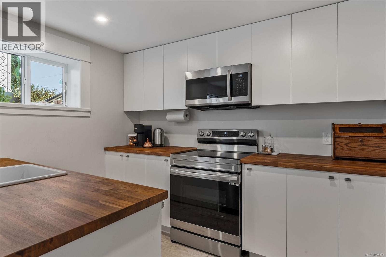  361 Arnold Avenue, Victoria