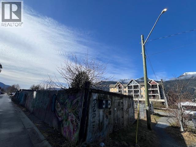 1358 1362 1366 MAIN STREET, Squamish