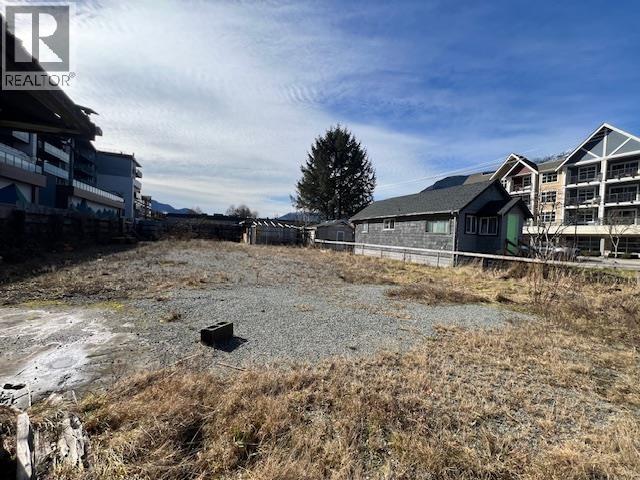 1358 1362 1366 MAIN STREET, Squamish