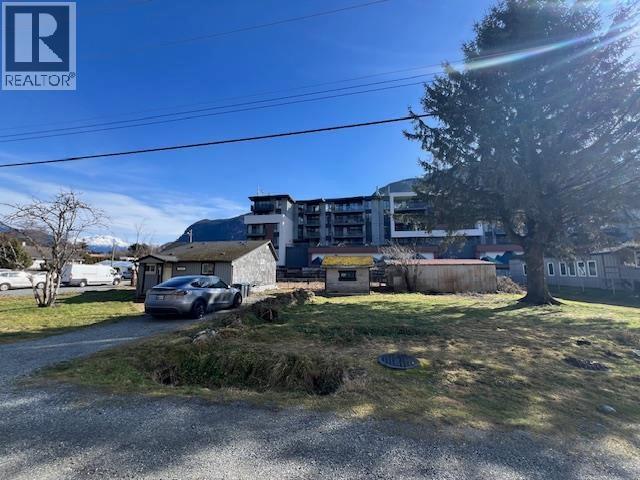 1358 1362 1366 MAIN STREET, Squamish
