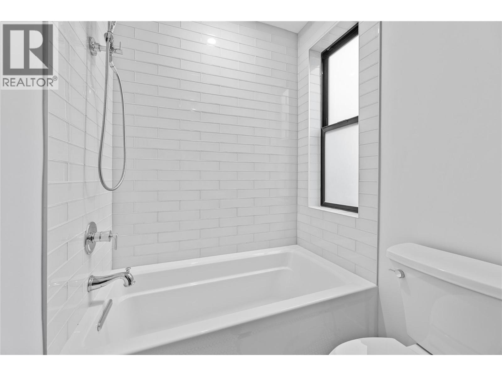  550 6 Street, Salmon Arm