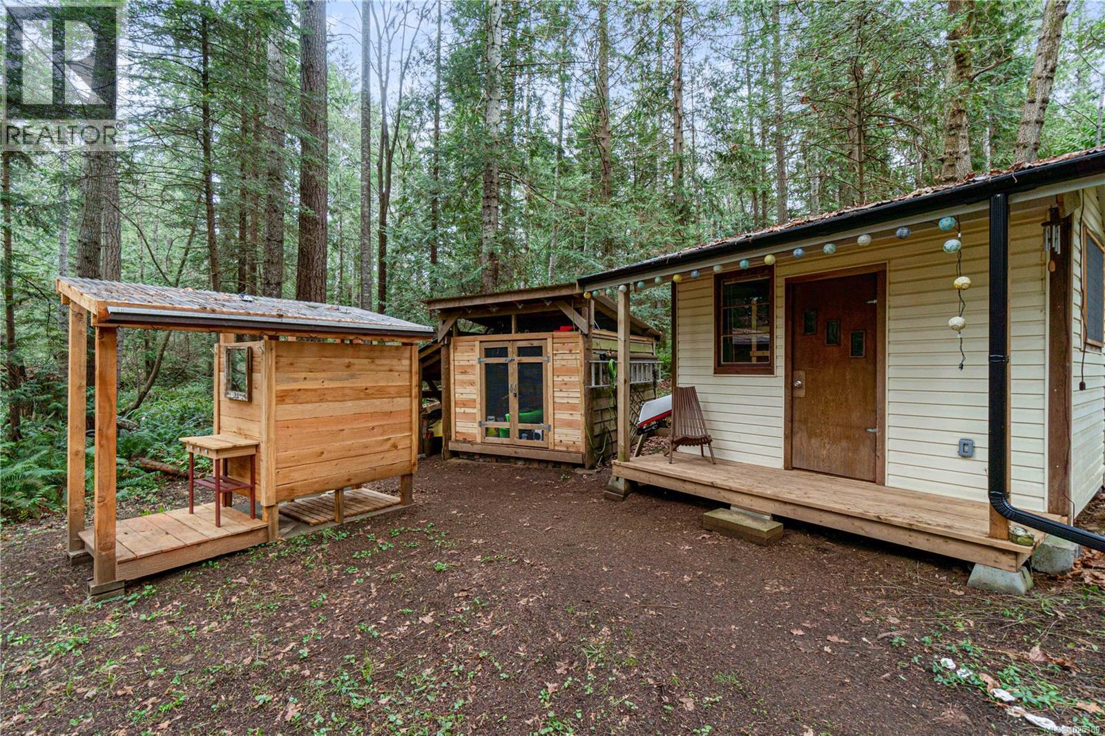 16 TREASURE TRAIL - 23