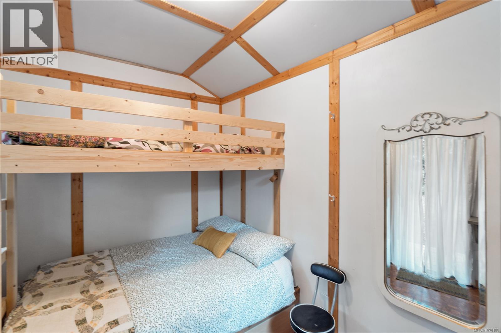 16 TREASURE TRAIL - 21