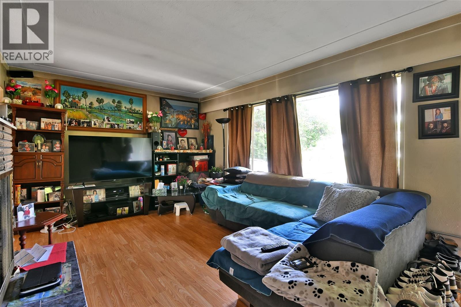 307, 311,315 HOLLY AVE - 8