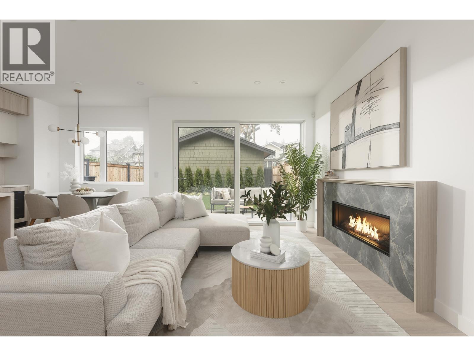 2 2755 W 11TH AVENUE - Photo 3 of 25, Vancouver, British Columbia