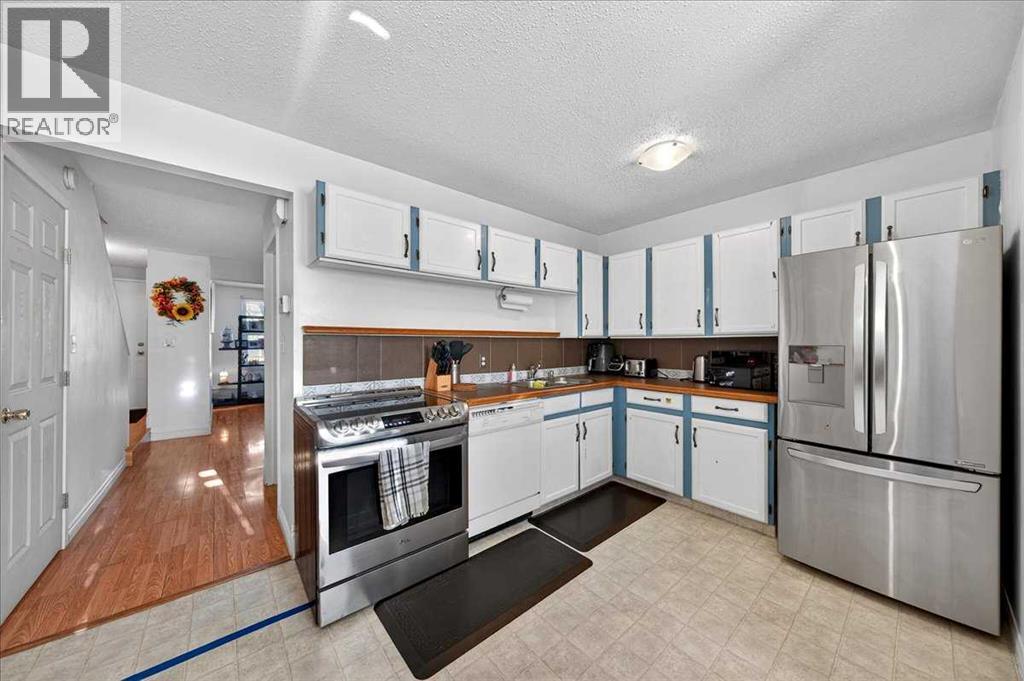 Single Family House for Sale in    Avenue NW Bowness Calgary 